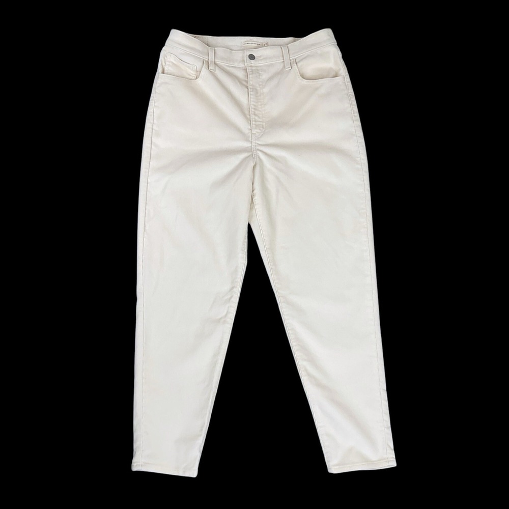 Levis Pants Women 32 (ACTUAL 33x27.5) Ivory Corduroy High Waisted Mom Jean EUC